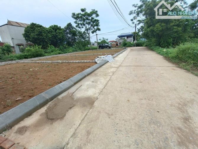 Bán 85m , mt 6.8m trục chính thôn đồi sen. Bình yên. - 2