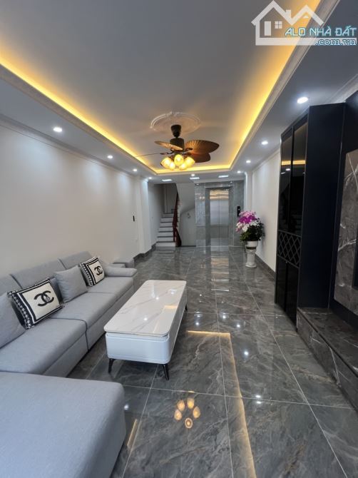 Bán nhà thạch bàn 40m2 xây 6 tầng thang máy ô tô đỗ cửa - 2