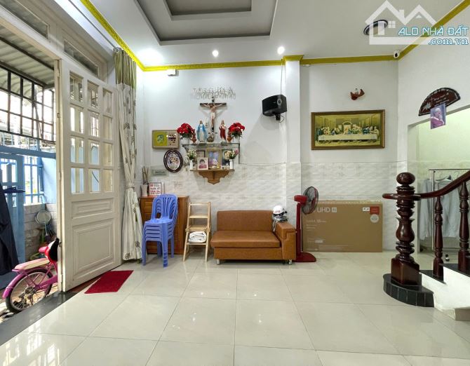 Nhà phố 2 tầng, hẻm xe hơi, sát Lê Văn Thịnh P.BTT Q2, 80m2 ngang 5m, chỉ 6.75 tỷ - 2