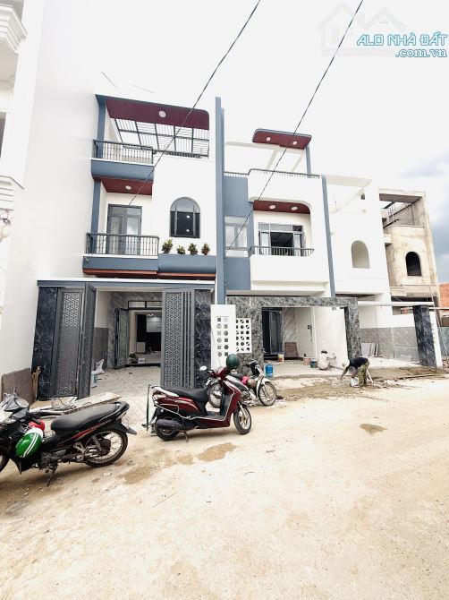 CHỦ GỬI BÁN NHÀ 1 TRỆT  2 LẦU PHƯỜNG BIÊN HOÀ ( hoá an củ). DT: 5x19,6=98M2. GIÁ: 4TỶ8 - 2