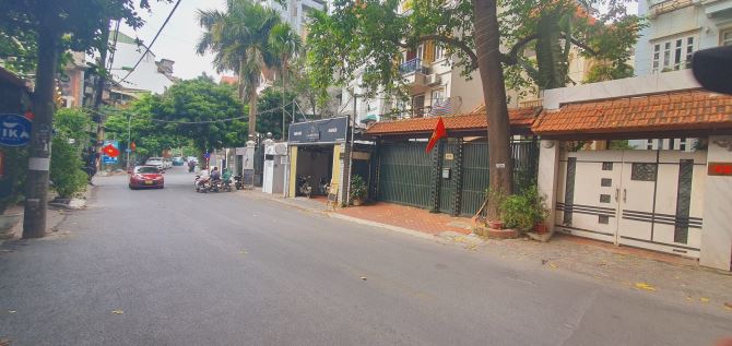 Bán nhà mặt phố Tô Ngọc Vân quận Tây Hồ - Sổ đỏ 170m2 ; nhà 5 tầng; MT 7m - Khu Víp - 2