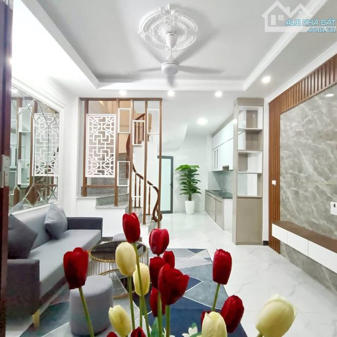 Bán nhà phố Hoàng Quốc Việt,30m2, 5 tầng, mặt tiền 3,6m, ô tô, kinh doanh, nhỉnh 9 tỷ - 2