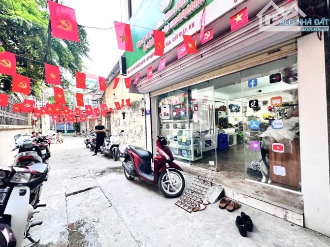 Trần  cung  nhà đẹp dân xây mặt ngõ kinh doanh ô tô đỗ cửa - 2