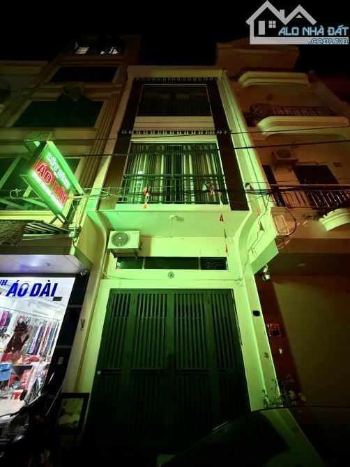 Nhà mặt phố Trần Đăng Ninh - Hà Đông 4 ngủ có 13 triệu - 2