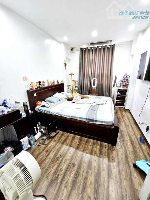 SIÊU PHẨM LÔ GÓC NỞ HẬU 2 THOÁNG - 5 TẦNG FULL NỘI THẤT - NGÕ ĐẸP BA GÁC PHỐ QUANG LÃM - 2