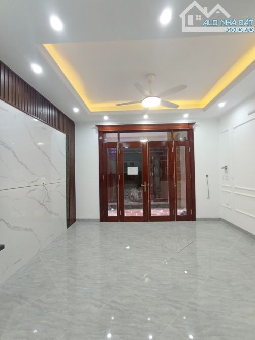 Cần bán nhà phân lô phố Văn Chương,Đống Đa 30 m2 x 6 tầng thang máy ô tô vào 9,1ty - 2