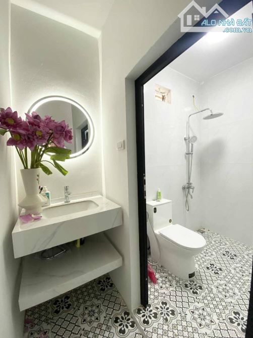 NHÀ ĐẸP - NGÕ THÔNG TỨ TUNG - GẦN Ô TÔ - THOÁNG TRƯỚC SAU - FULL NỘI THẤT - 2