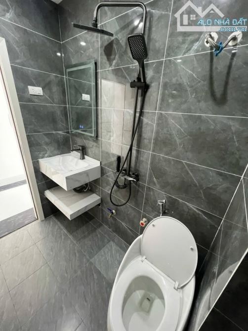 Bán nhà phố Trần Cung, 37m2, 2 tầng, lô góc 3 mặt thoáng, gần phố, nhỉnh 7 tỷ - 2
