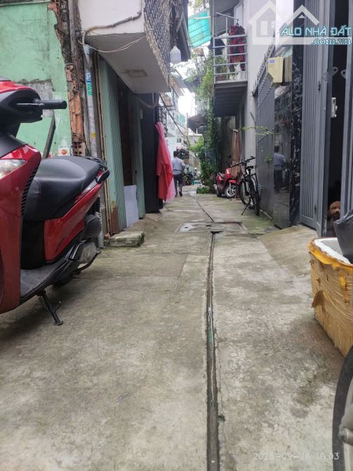 CHỈ HƠN 1 TỶ có nhà 3 tầng sổ hồng riêng - 1 xẹt - 2PN 2WC - 2