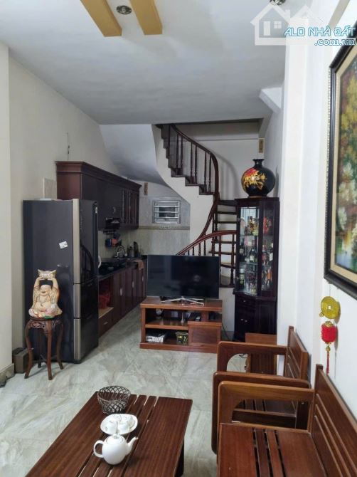 Cho thuê nhà ở Đông Thiên, Vĩnh Hưng, Hoàng Mai. DT 30m x 5 tầng, giá 8tr - 2
