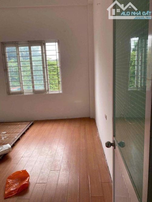 Cho thuê nhà ngõ 93 Ngọc Trục, phường Đại Mỗ, quận Nam Từ Liêm. DT 41m x 3 tầng, giá 7tr - 2