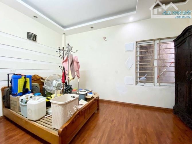 NHÀ ĐẸP CẦU GIẤY 55m2- GẦN PHỐ - Ô CHỜ THANG MÁY - THIẾT KẾ XỊN XÒ CHỈ HƠN 9 TỶ. - 7