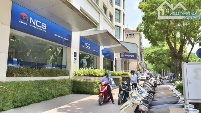 Mặt Phố Bà Triệu, Hoàn Kiếm, Cách Hồ Gươm 100m -  590m2 x 2 Tầng x MT 19.5m Giá 483 Tỷ - 3