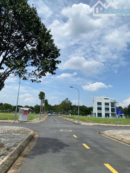 BÁN NHANH LÔ 100M2 NGAY TRUNG TÂM Q9, KHU VỰC KINH DOANH SẦM UẤT GIÁ 30TR/M2 - 3