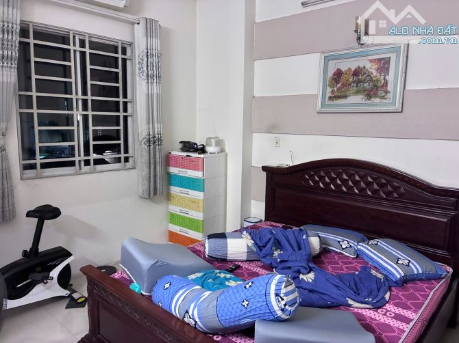 Bánh Nhà Hẻm Xe Tải 8m - 4.8m x 8.6m - 41.2m.2 - 3 Lầu - 3PN -4WC- P16 Q8 Sát Võ Văn Kiệt - 3