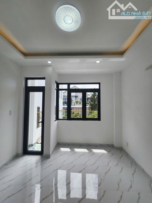 NHÀ MỚI XÂY VỊ TRÍ VÀNG - 3.7X8M - 3 TẦNG - CHỈ 4.35 TỶ - 3