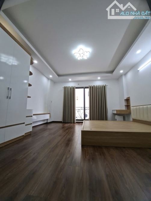 Bán nhà 5 tầngThạch Bàn mới kính coong ,ngõ thoáng , ô tô gửi ngay cạnh nhà chỉ hơn 5 tỷ - 3