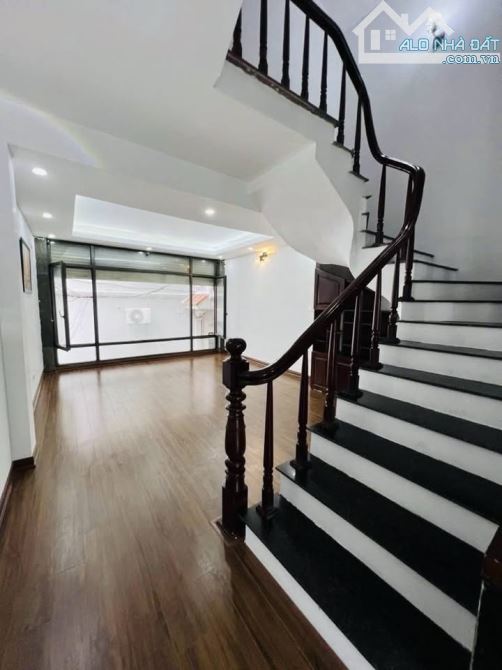 BÁN NHÀ, NHỈNH 10 TỶ - 40M DÂN XÂY PHỐ TRƯỜNG LÂM, LONG BIÊN, GARA, Ô TÔ TRÁNH, KINH - 3