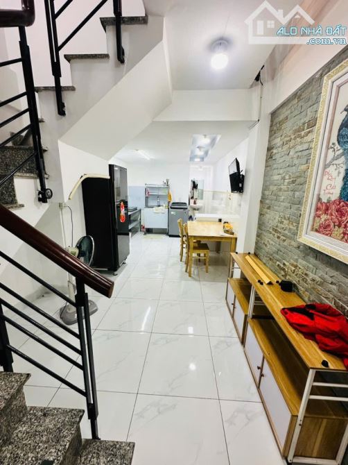 BÁN NHÀ 5 TẦNG - 48M2 - NGAY CÔNG VIÊN LÀNG HOA GÒ VẤP - NHỈNH 5 TỶ - 3