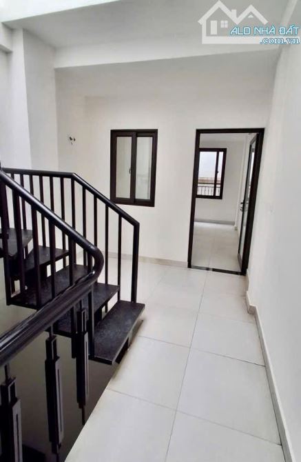 NHỈNH 10 TỶ SỞ HỮU 40m  MẶT NGÕ -GẦN Ô TÔ-DÂN XÂY -FULL NỘI THẤT- NHÀ 2 MẶT NGÕ CÓ THỂ  MỞ - 3