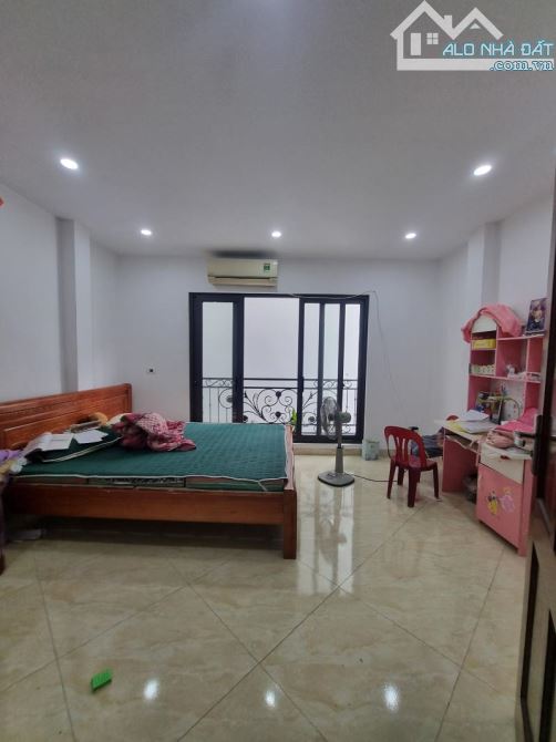 Từ 6 tỷ- Duy nhất căn nhà 5 tầng hơn 50m - Quỳnh Đô - ô tô- Ngõ rộng 4m - 3