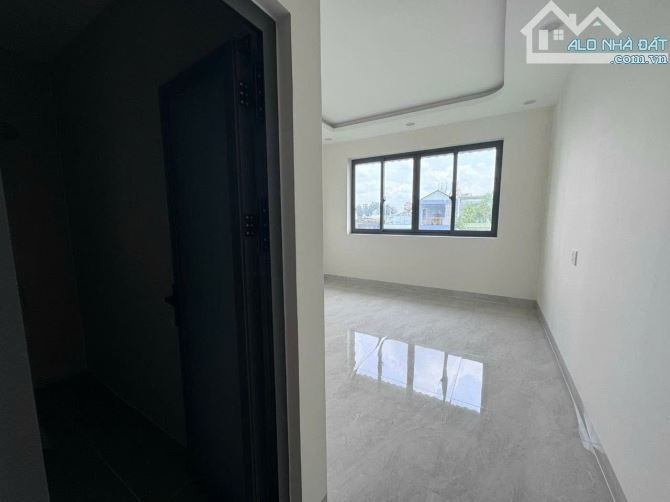 HÀNG ĐẦU ! NHÀ MT CHỢ LỚN Q6 (4X18) 2 MT TRƯỚC SAU. HẦM 6 TẦNG CÓ THANG MÁY. CHỈ 19,5 TỶ - 3