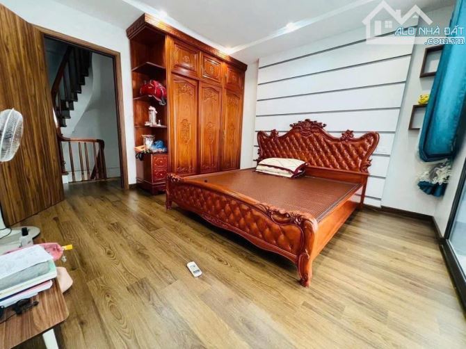TRUNG KÍNH CẦU GIẤY 35m 5 TẦNG MT 4.2m 9 TỶ NHÀ MỚI Ở NGAY TRUNG TÂM - 3