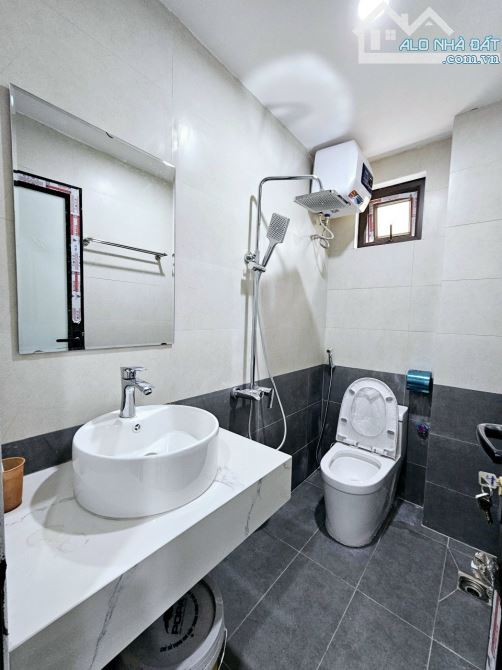 BÁN NHÀ ĐẸP - BẮC TỪ LIÊM -DT50M2 - 5TẦNG - GIÁ 11 TỶ - THANG MÁY - GẦN Ô TÔ TRÁNH - 3