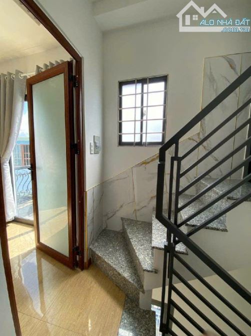 NHÀ 3 TẦNG - PHẠM VĂN BẠCH - DTSD 75 M2. - 3