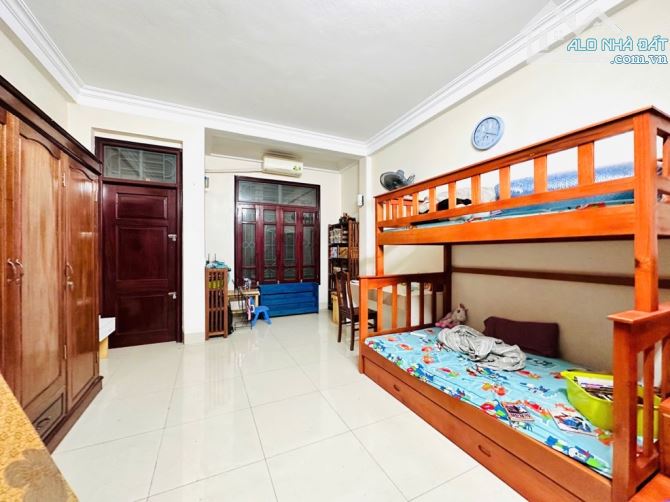 Cần Bán Nhà Phố Hoàng Mai : Vị Trí Đẹp - Ô Tô Đỗ Cổng - Dân Xây- 30m Ô Tô Tránh - 3