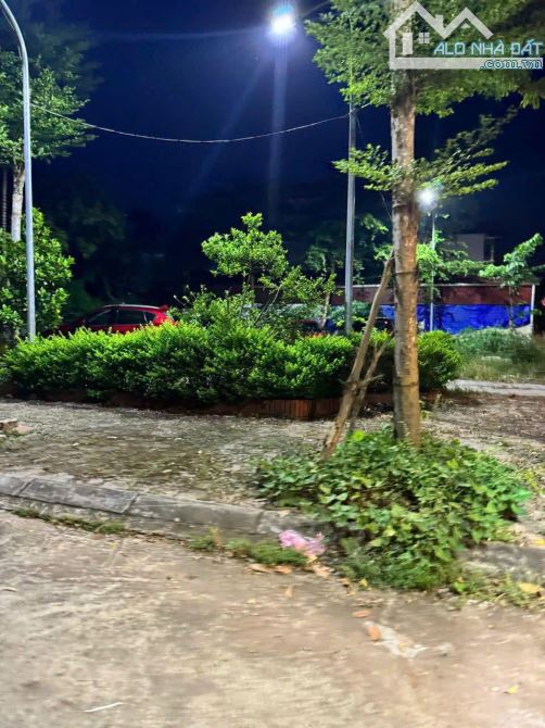 Bán đất Duyên Hà, Thanh Trì 103m2 - 3,88 tỷ - nở hậu - view đẹp giá tốt - 3