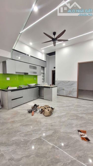 CHỦ GỬI BÁN 2 CĂN NHÀ 1 TRỆT 1 LẦU PHƯỜNG BIÊN HOÀ. DT: 4x18=72M2. GIÁ: 3TỶ8 - 3