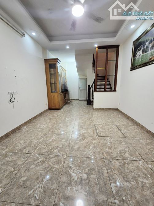CẦU GIẤY – 30/32M² – 5 TẦNG – MT 3.5M – 7.9 TỶ - 3