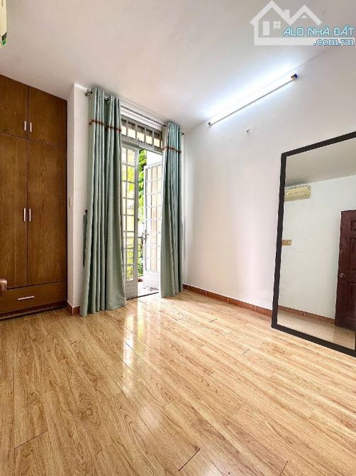 CHỈ HƠN 7 TỶ - HẺM OTO SÂN RỘNG 10M - GẦN 36m2  - 3 TẦNG VÔ Ở LIỀN - Q.10 - 3
