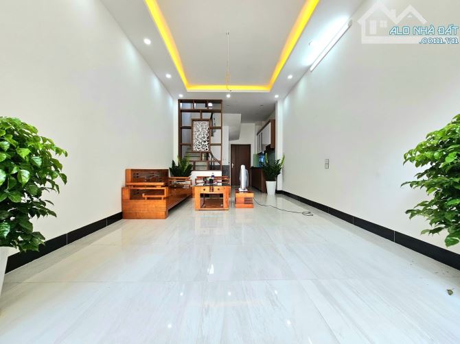 4,5 tỷ có Nhà Lai Xa - 30m2 ô tô vào nhà - sổ đỏ CC - 3