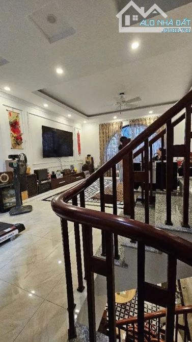 BÁN NHÀ MỚI THẠCH BÀN – Ô tô đỗ cửa – chỉ 50m ra mặt phố 42m, 6 Tầng,MT 5m, 8.6 tỷ - 3