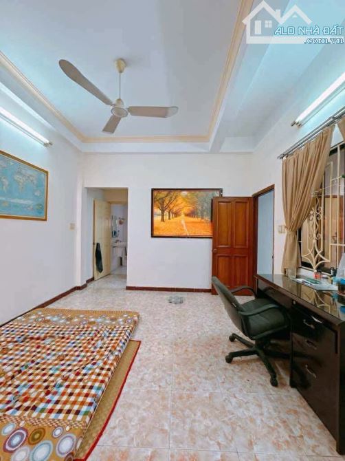 🏰 BÁN BIỆT THỰ PHÁP CỔ QUẬN 4 – XE HƠI NGỦ TRONG NHÀ – CHỈ CÁCH HOÀNG DIỆU 10M - 3
