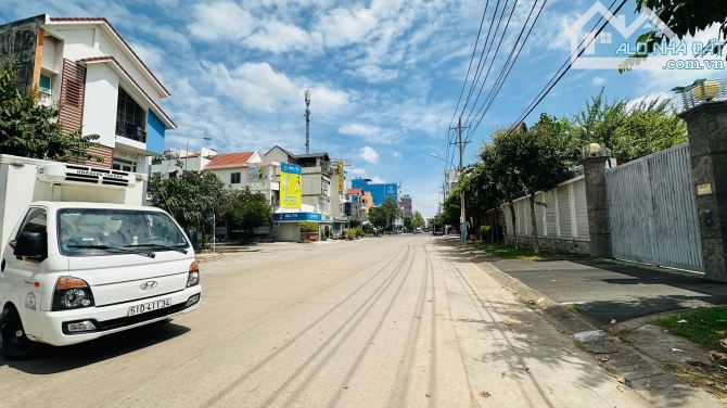 Nhà mặt tiền kinh doanh trung tâm hành chính Dĩ An, P Dĩ An, TP Dĩ An. - 3