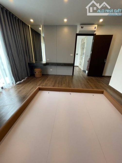 Lô góc! Hơn14 tỷ- Bán Nhà Hoàng Văn Thái - Thanh Xuân - 64m2- 5 tầng -Gara- Phân Lô. - 3
