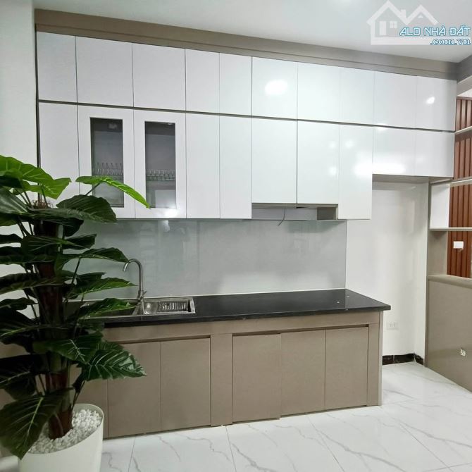 Bán nhà phố Hoàng Quốc Việt,30m2, 5 tầng, mặt tiền 3,6m, ô tô, kinh doanh, nhỉnh 9 tỷ - 3