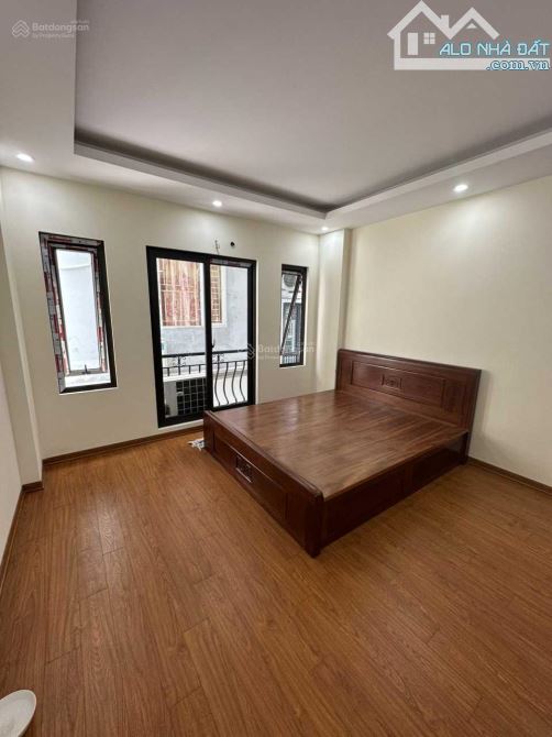 Bán nhà phố Nguyễn Chí Thanh phân lô ô tô tránh dt 45 m2 x 5 t  ô tô vào nhà giá 20 tỷ - 3