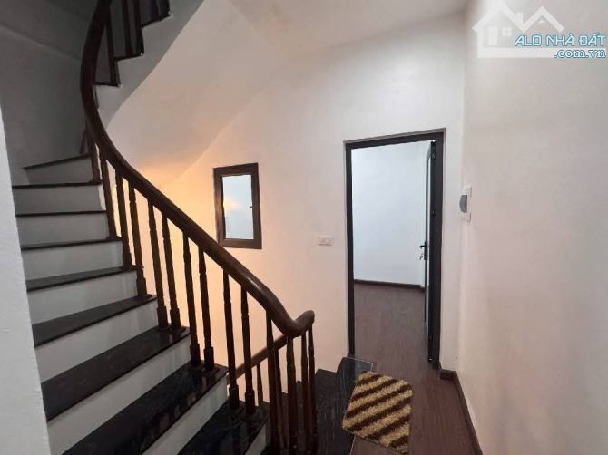 NHÀ ĐẸP - NGÕ THÔNG TỨ TUNG - GẦN Ô TÔ - THOÁNG TRƯỚC SAU - FULL NỘI THẤT - 3