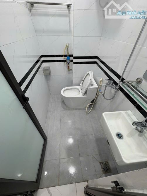 Cho Thuê CCMN 46 Hào Nam Đống Đa 25m2 Gác Xép +Giường Cửa Sổ Ban Công Giặt Riêng Thang Máy - 3