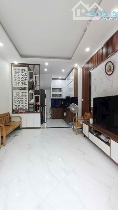 VIEW HỒ ĐẦM TRANH - Ô TÔ ĐỖ CỔNG - GẦN CHỢ - GẦN TRƯỜNG HỌC CÁC CẤP - KHÔNG GIAN SỐNG THO - 3