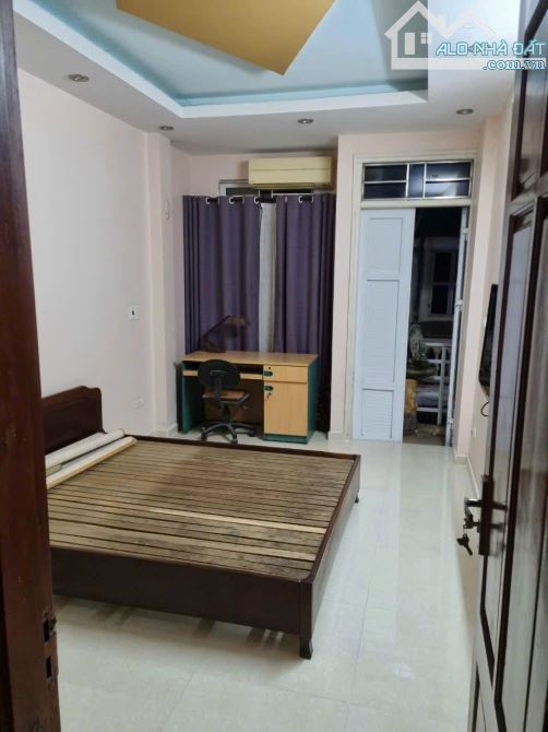 Cho thuê nhà ở Đông Thiên, Vĩnh Hưng, Hoàng Mai. DT 30m x 5 tầng, giá 8tr - 3