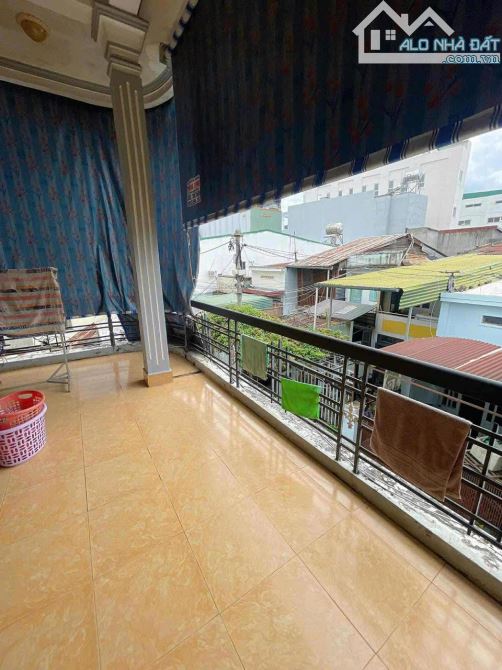 NHÀ HẺM TRUNG TÂM BÀ TRIỆU ( cách bà triệu 20m hẻm xe hơi 5m - 3