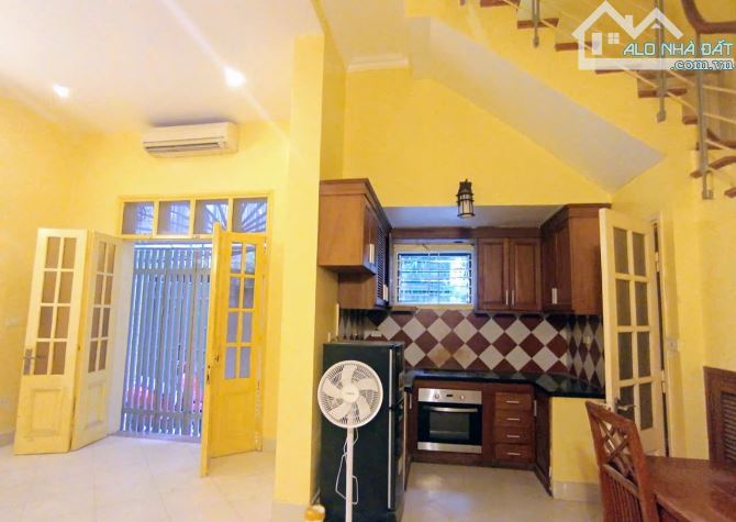 Cho thuê nhà ngõ 11 Tô Ngọc Vân, Quảng An, Tây Hồ. DT 45m x 3 tầng, giá 15tr - 3