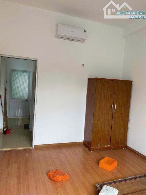 Cho thuê nhà ngõ 93 Ngọc Trục, phường Đại Mỗ, quận Nam Từ Liêm. DT 41m x 3 tầng, giá 7tr - 3