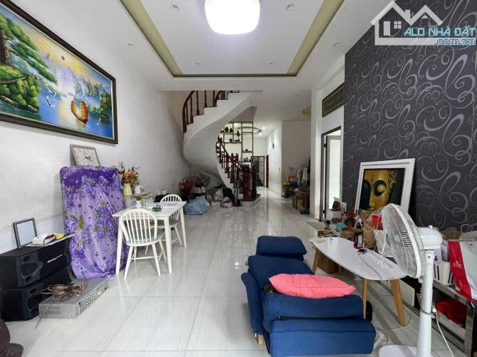 Nhà 1 Trệt 1 Lầu, DT 196m2 Ngang 8m, Đường 79 Ngay UBND Q9 Cũ, Phước Long B - 3
