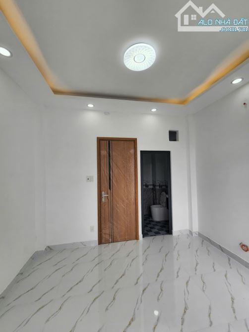 NHÀ MỚI XÂY VỊ TRÍ VÀNG - 3.7X8M - 3 TẦNG - CHỈ 4.35 TỶ - 4